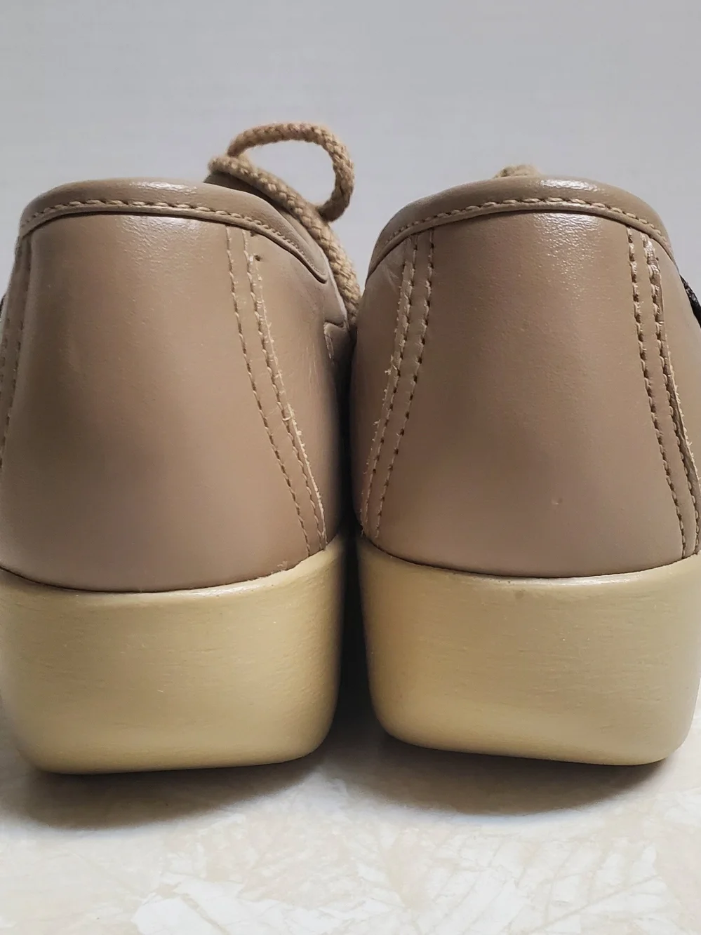 SAS soft taupe